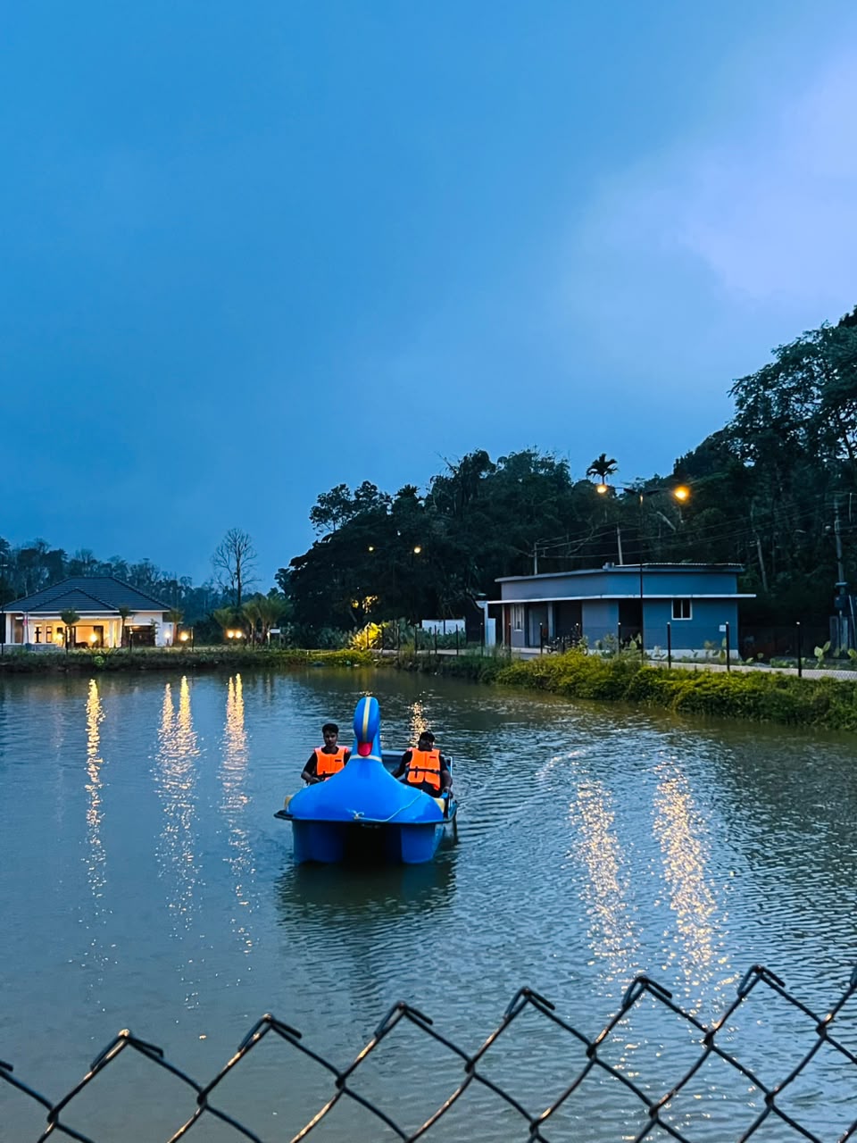 boating at jungle lake resort